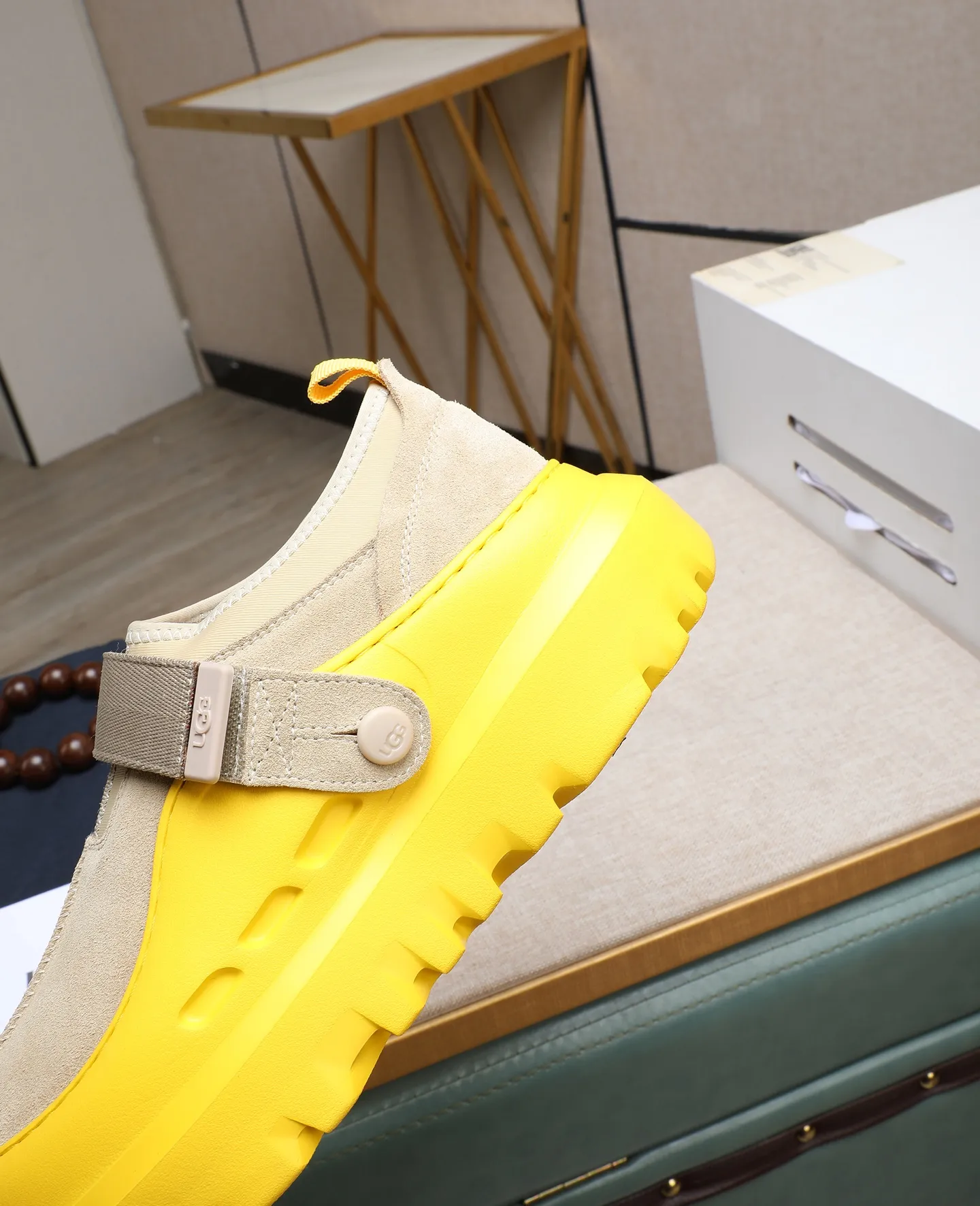 Men's men's shoes 💰580 (full genuine wool lining, 10% off for fake ones) Please note the quality of the original order and compare the thickness of the wool 🏮🏮 Popular UGG from Australia's warm luxury brand men's shoes, the official website is synchronized, Beckham men's style..., made of imported top-layer waxed cowhide, waxed toe cap, Australian real wool velvet lining Carefully sewn...Imported rubber Martin boots outsole (comfortable, soft, wear-resistant) The quality is really great...Exquisite workmanship, you won't be able to put it down at first sight, size 39-44 (customized in 45)